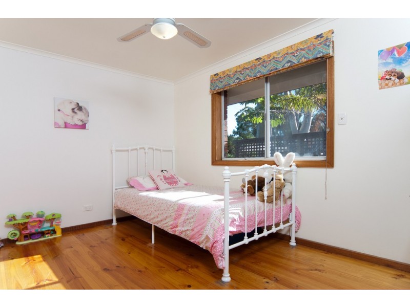 32 Oakridge Road, Aberfoyle Park SA 5159