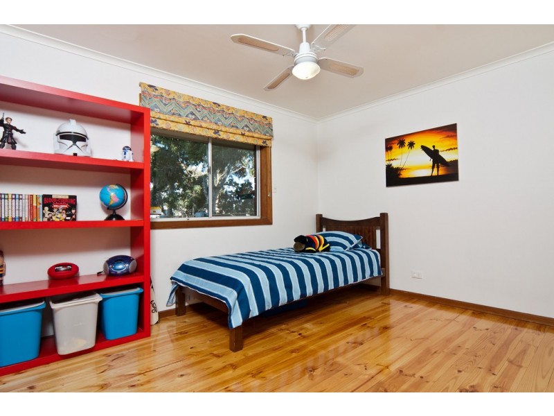 32 Oakridge Road, Aberfoyle Park SA 5159