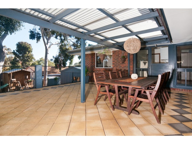 32 Oakridge Road, Aberfoyle Park SA 5159