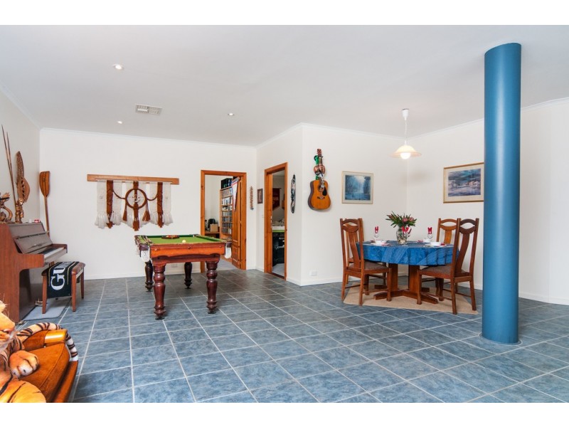 24 Sugarloaf Road, Chandlers Hill SA 5159