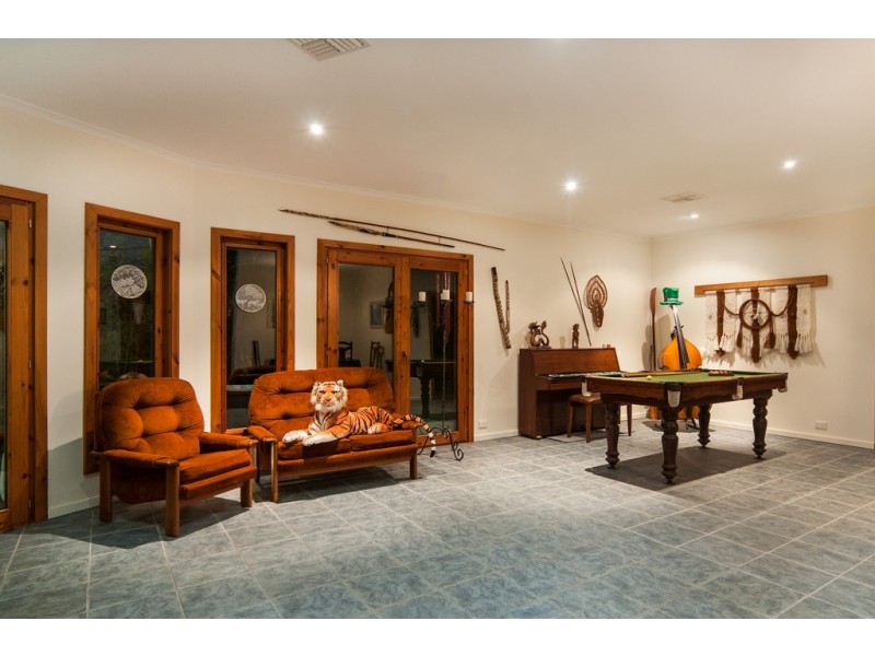 24 Sugarloaf Road, Chandlers Hill SA 5159
