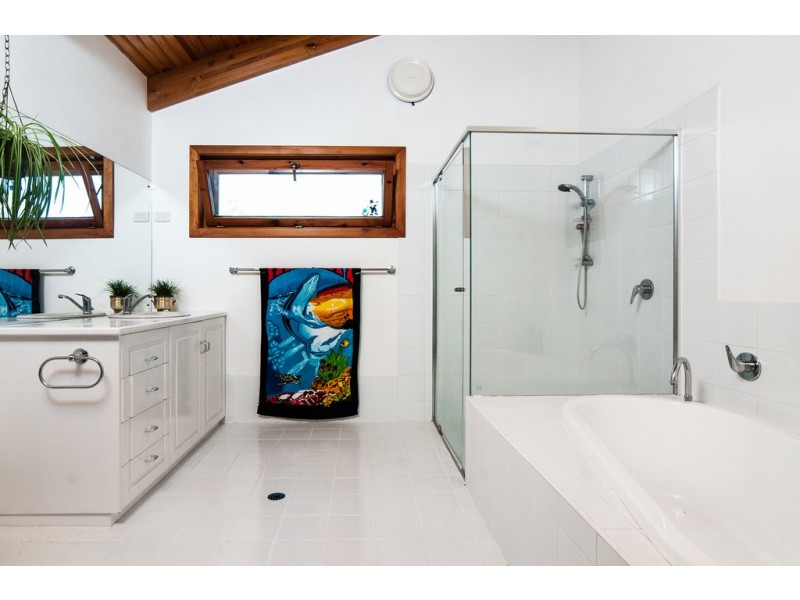 24 Sugarloaf Road, Chandlers Hill SA 5159