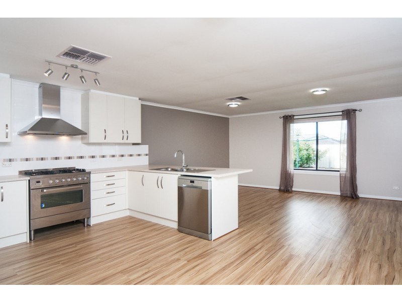 4 Buttercup Grove, Morphett Vale SA 5162