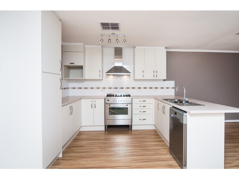 4 Buttercup Grove, Morphett Vale SA 5162