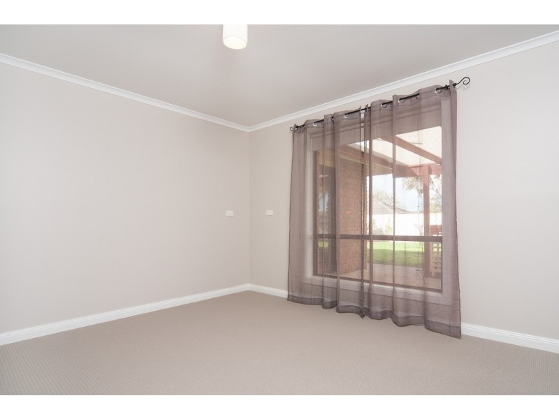 4 Buttercup Grove, Morphett Vale SA 5162