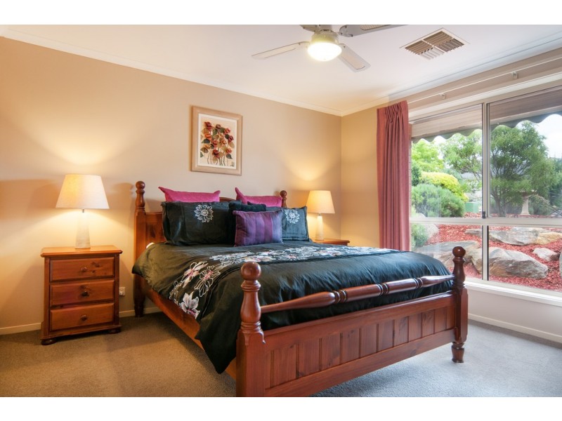 16 Glen Eyre Court, Aberfoyle Park SA 5159