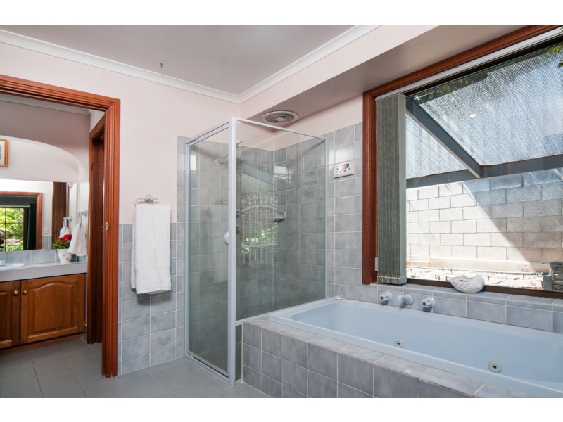 4 Lowry Court, Flagstaff Hill SA 5159