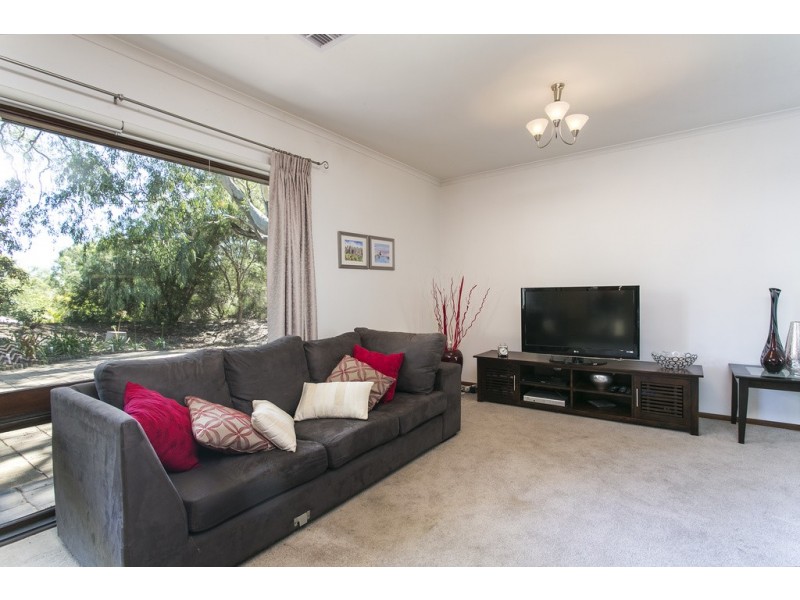 24 Horseshoe Drive, Aberfoyle Park SA 5159