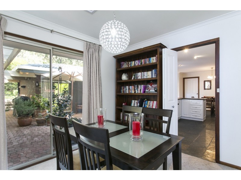 24 Horseshoe Drive, Aberfoyle Park SA 5159