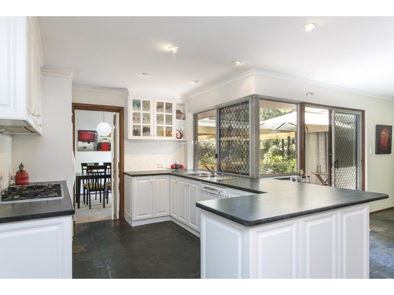 24 Horseshoe Drive, Aberfoyle Park SA 5159