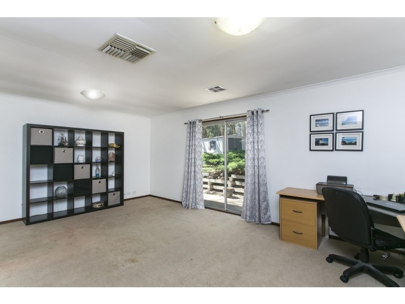24 Horseshoe Drive, Aberfoyle Park SA 5159