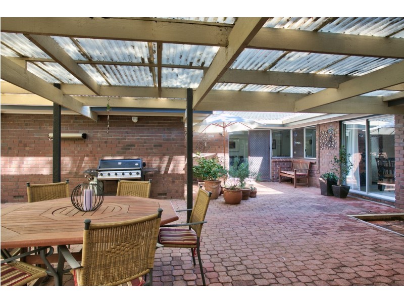 24 Horseshoe Drive, Aberfoyle Park SA 5159