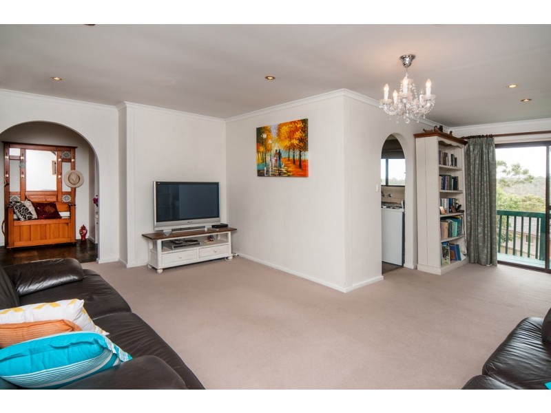 42 Vincent Boulevard, Flagstaff Hill SA 5159