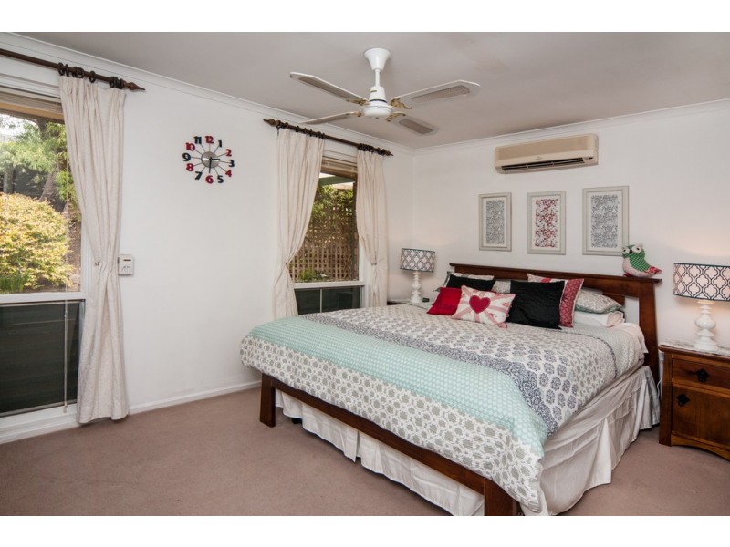 42 Vincent Boulevard, Flagstaff Hill SA 5159