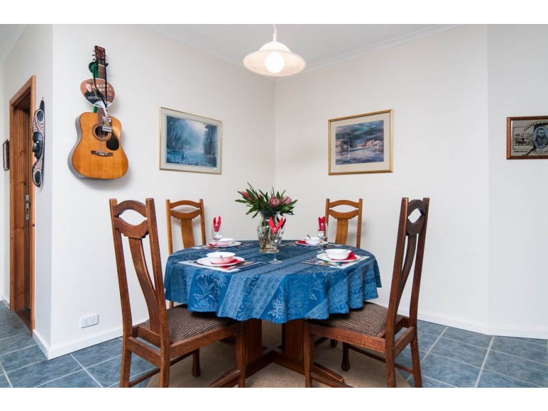 24 Sugarloaf Road, Chandlers Hill SA 5159