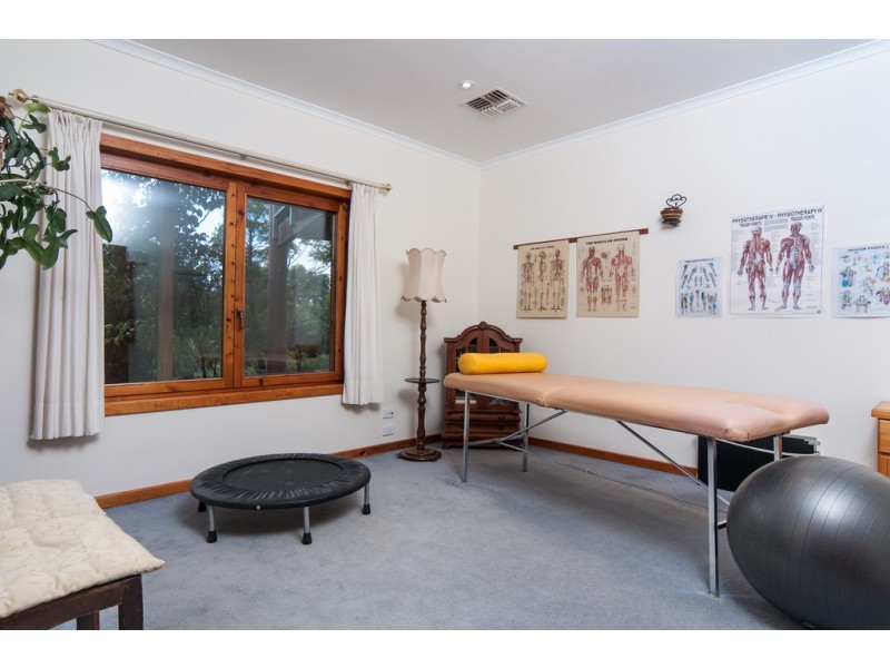24 Sugarloaf Road, Chandlers Hill SA 5159