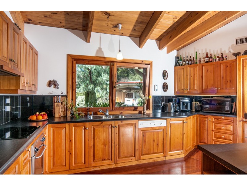 24 Sugarloaf Road, Chandlers Hill SA 5159