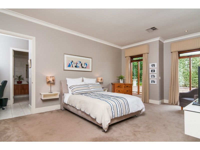 13 Nicholas Walk, Aberfoyle Park SA 5159