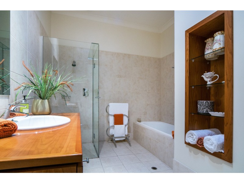 13 Nicholas Walk, Aberfoyle Park SA 5159