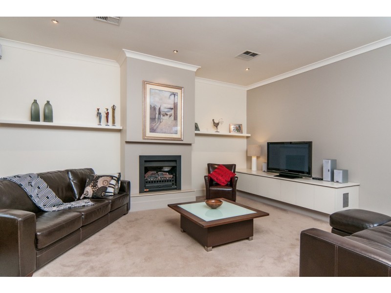 13 Nicholas Walk, Aberfoyle Park SA 5159