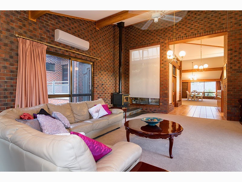 25 Seaview Drive, Happy Valley SA 5159