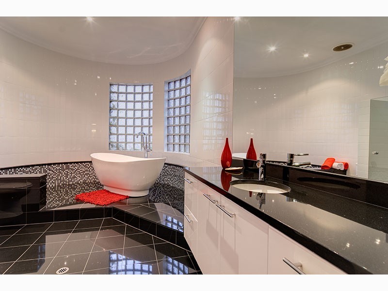 25 Seaview Drive, Happy Valley SA 5159