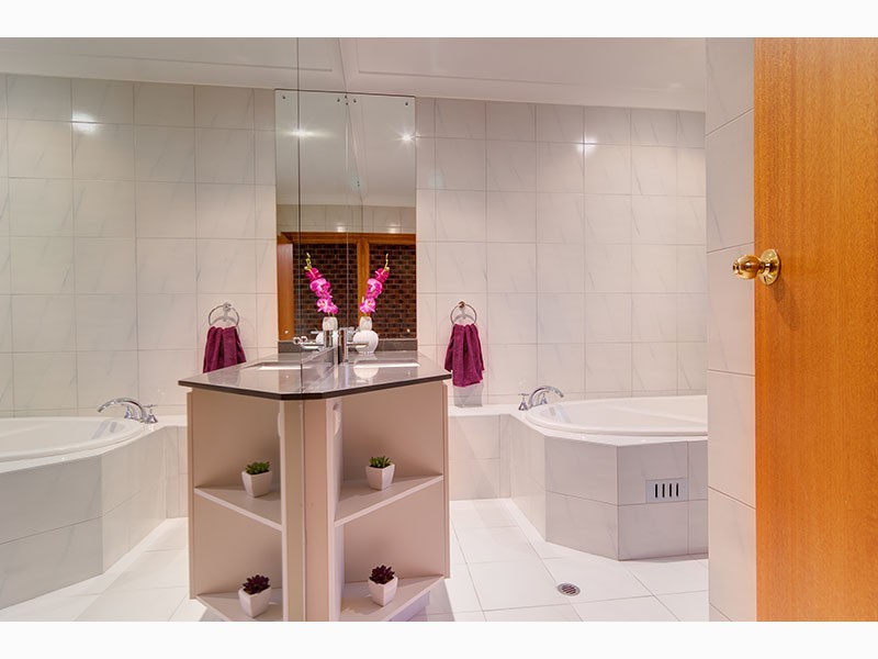 25 Seaview Drive, Happy Valley SA 5159