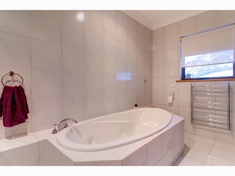 25 Seaview Drive, Happy Valley SA 5159