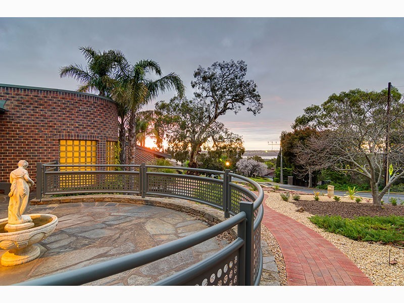 25 Seaview Drive, Happy Valley SA 5159