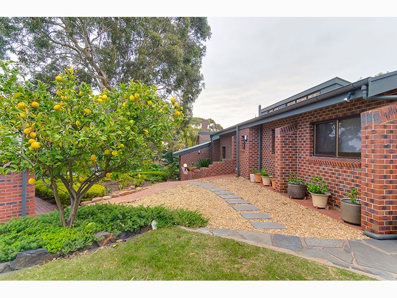 25 Seaview Drive, Happy Valley SA 5159