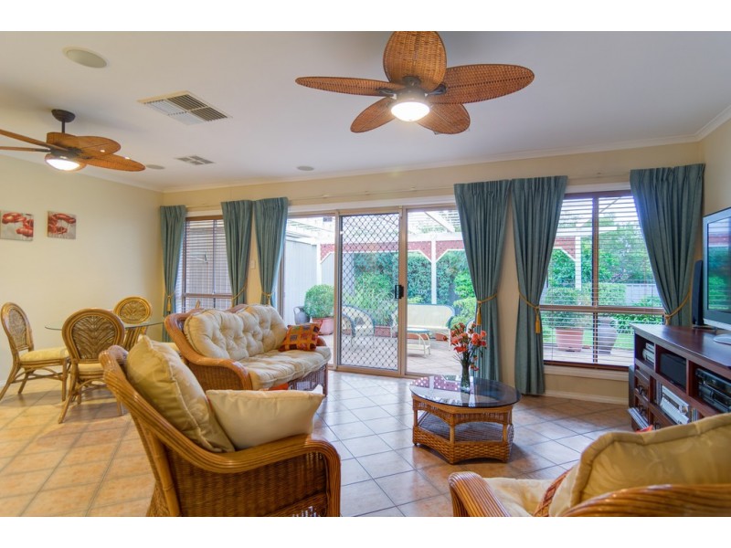 8 Honeyeater Crescent, Flagstaff Hill SA 5159