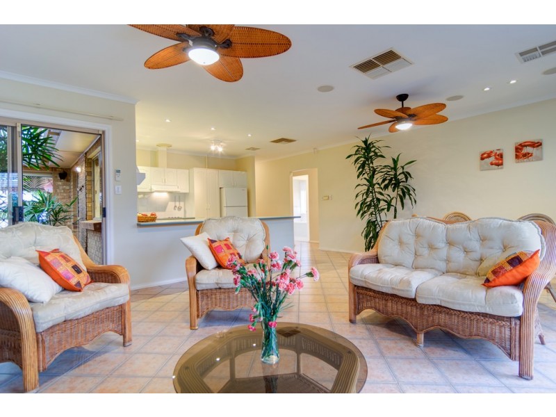 8 Honeyeater Crescent, Flagstaff Hill SA 5159