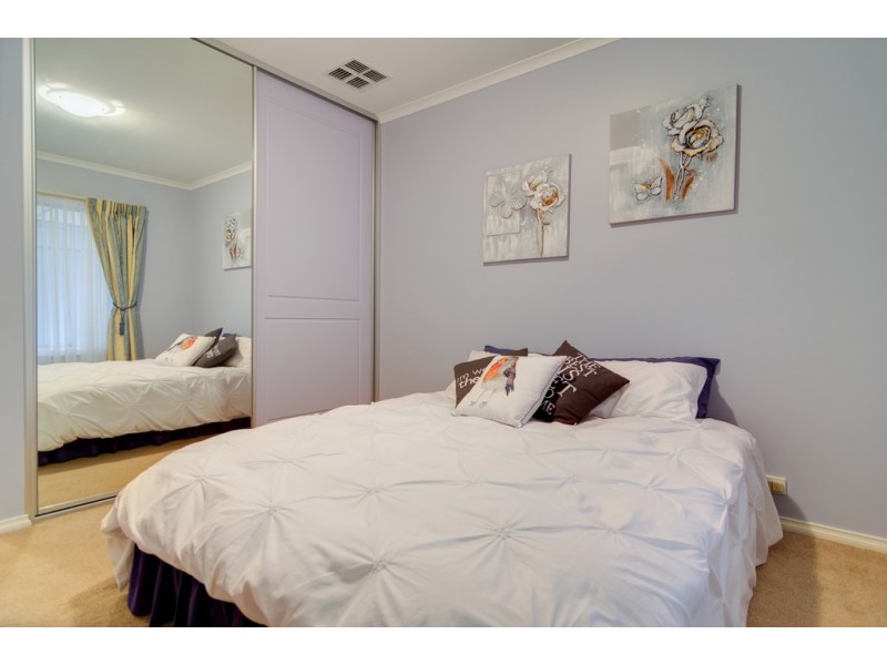 8 Honeyeater Crescent, Flagstaff Hill SA 5159