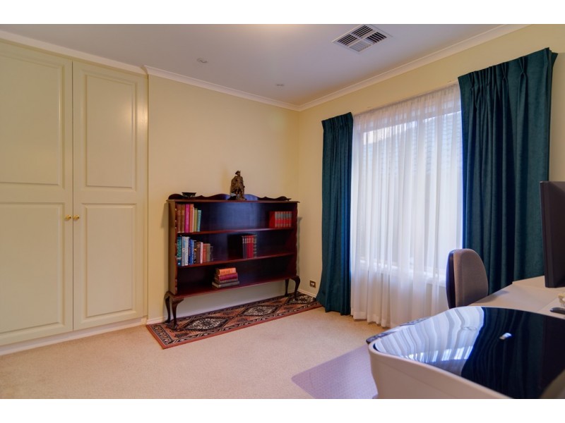 8 Honeyeater Crescent, Flagstaff Hill SA 5159