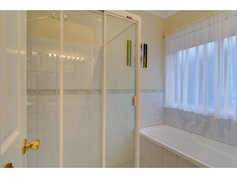 8 Honeyeater Crescent, Flagstaff Hill SA 5159