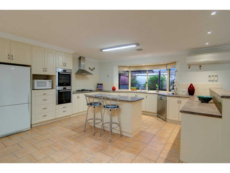 2 Nicholas Walk, Aberfoyle Park SA 5159