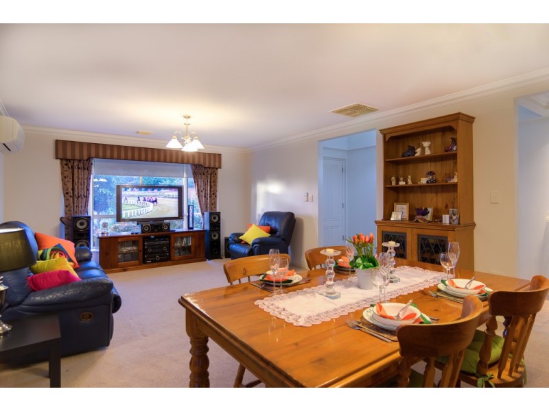 2 Nicholas Walk, Aberfoyle Park SA 5159