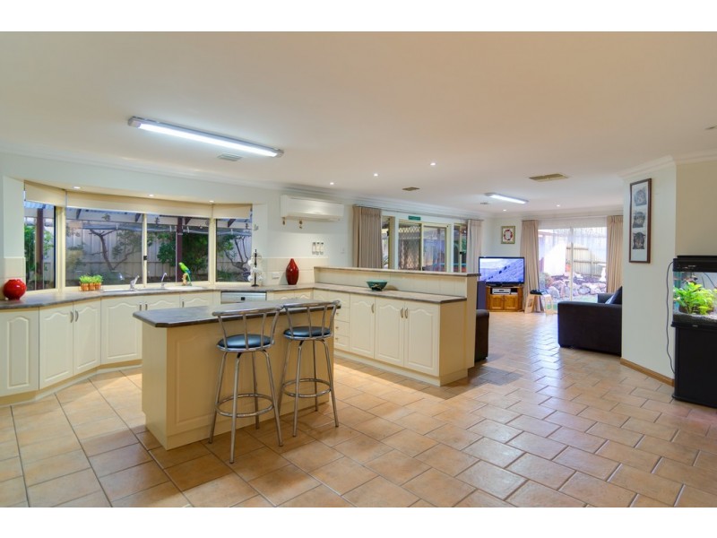 2 Nicholas Walk, Aberfoyle Park SA 5159