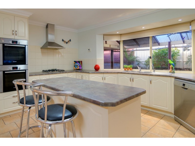 2 Nicholas Walk, Aberfoyle Park SA 5159