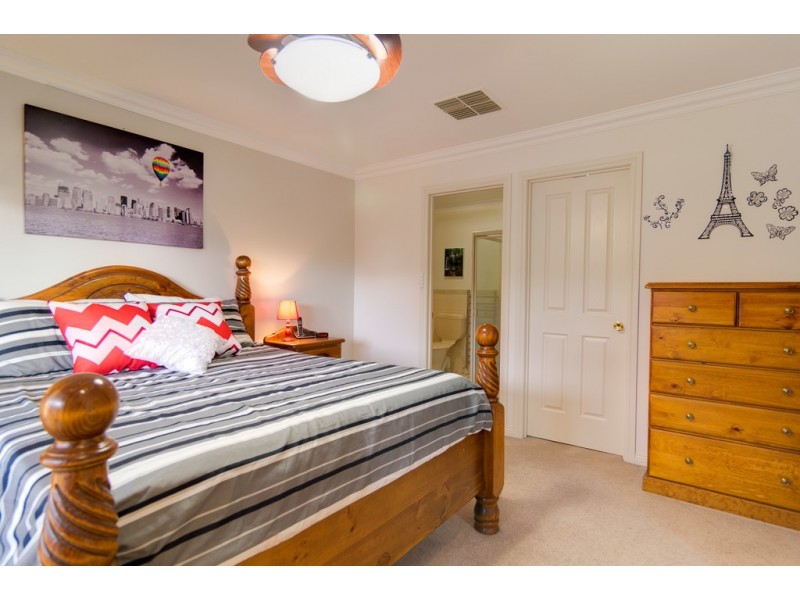 2 Nicholas Walk, Aberfoyle Park SA 5159