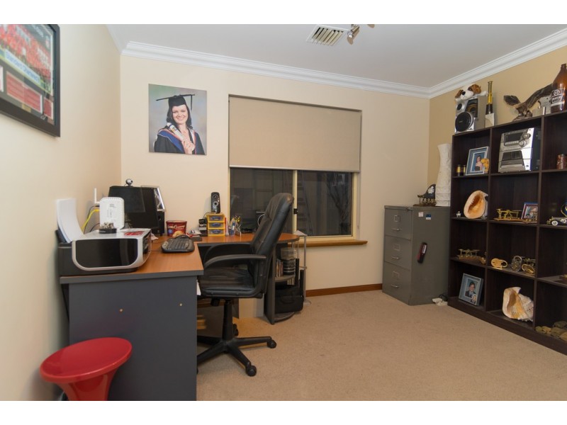 2 Nicholas Walk, Aberfoyle Park SA 5159