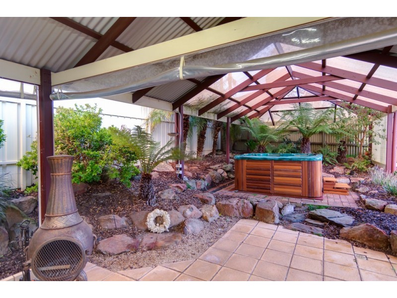 2 Nicholas Walk, Aberfoyle Park SA 5159