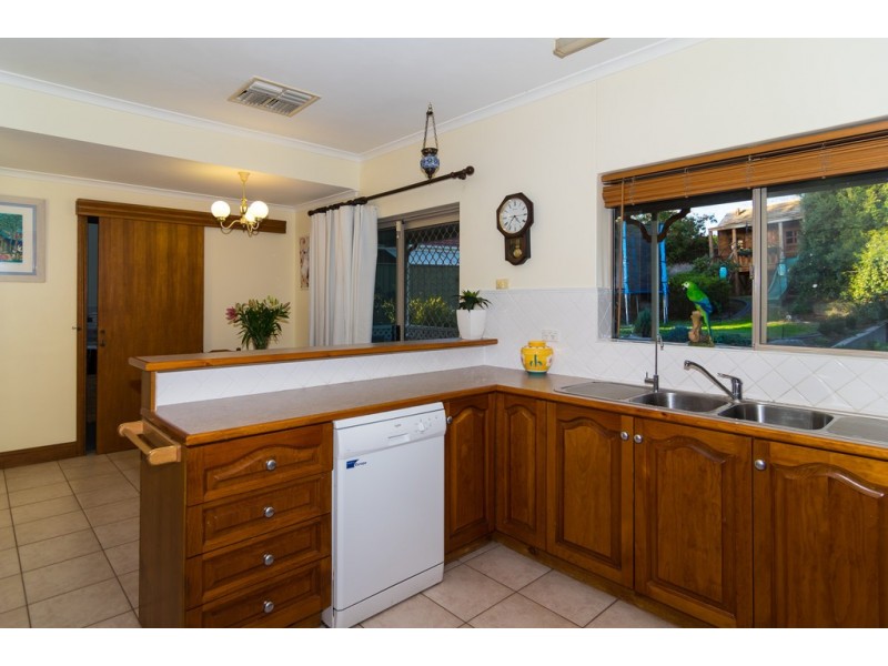1 Shelter Court, Aberfoyle Park SA 5159