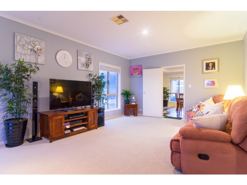 2 Oakley Crescent, Aldinga Beach SA 5173