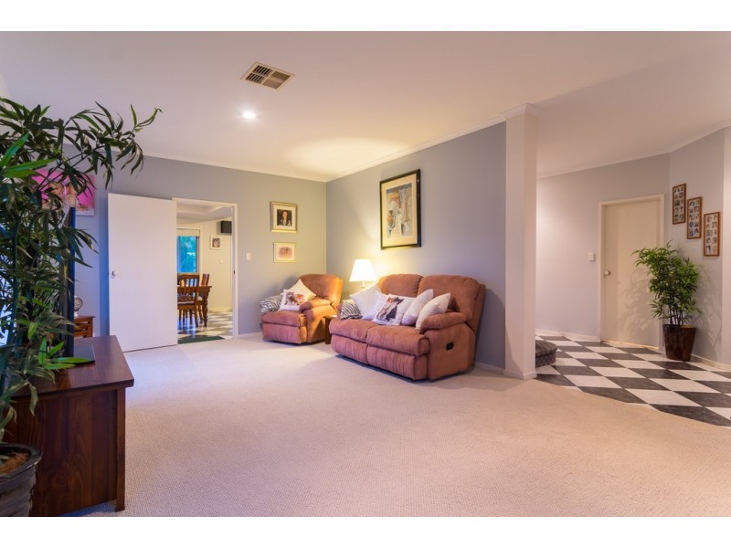 2 Oakley Crescent, Aldinga Beach SA 5173