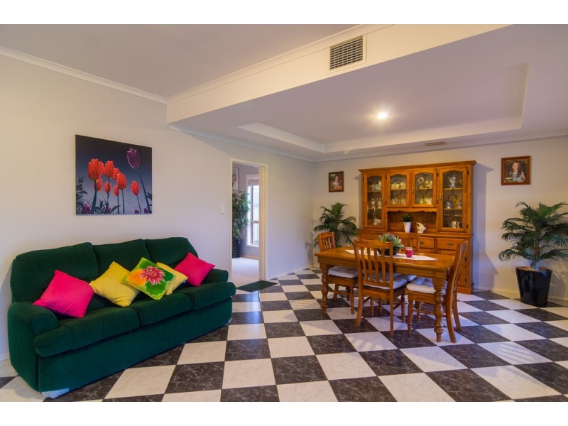 2 Oakley Crescent, Aldinga Beach SA 5173