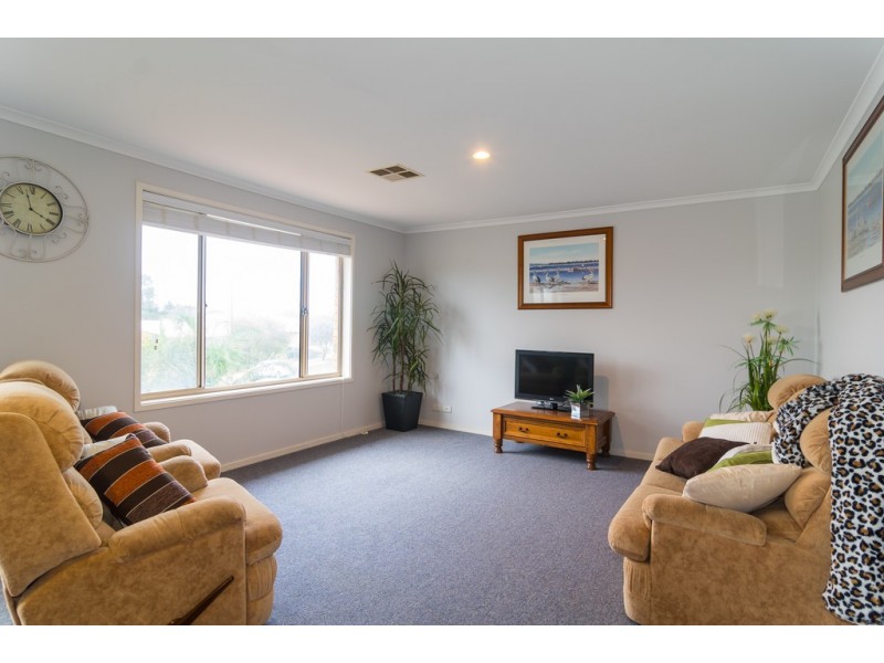2 Oakley Crescent, Aldinga Beach SA 5173