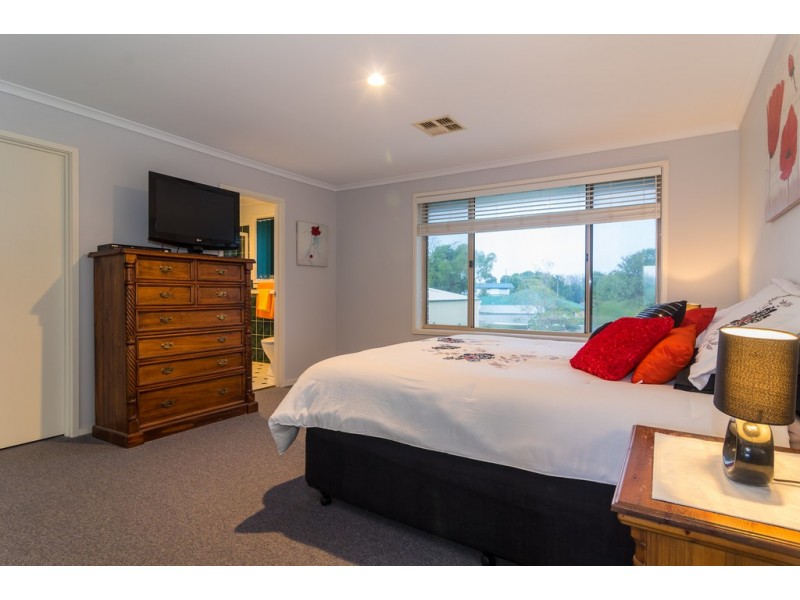 2 Oakley Crescent, Aldinga Beach SA 5173