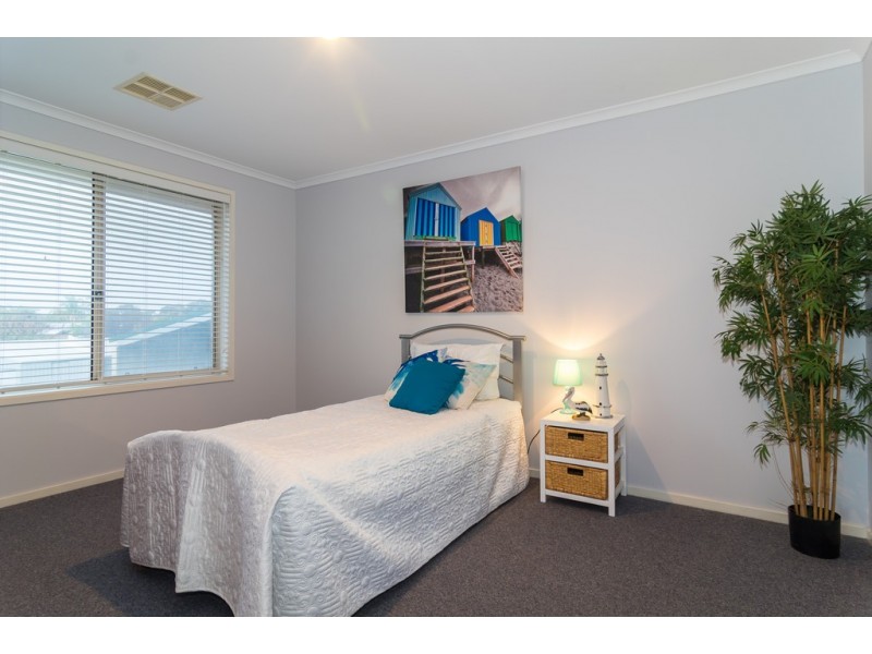 2 Oakley Crescent, Aldinga Beach SA 5173