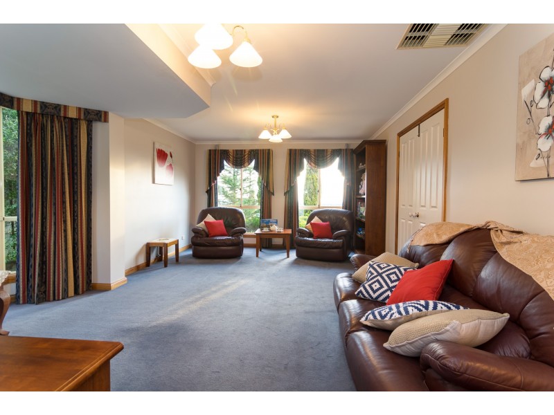 13 Highfield Drive, Aberfoyle Park SA 5159